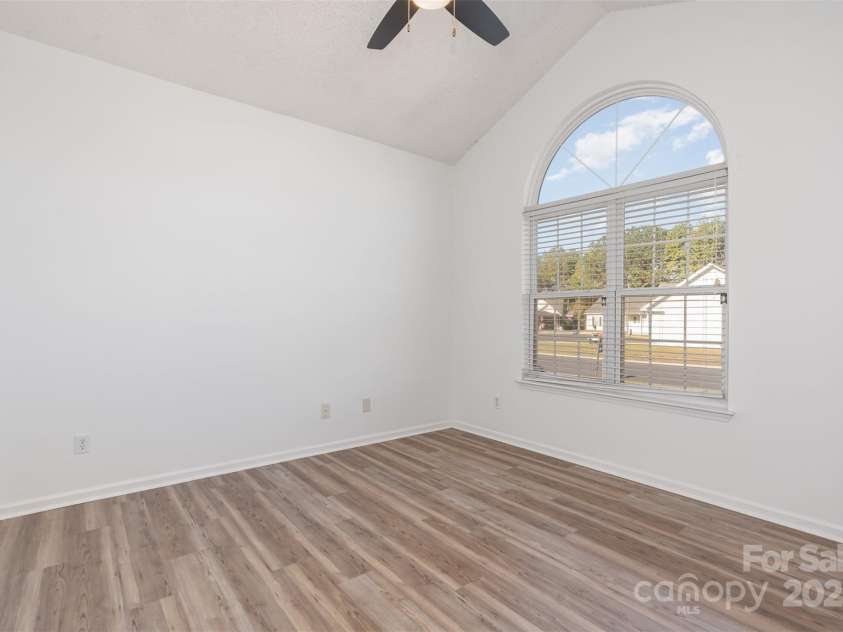 6212 Derryfield Drive, Charlotte, NC 28213.  MLS# CAR4316143, YatesRealty ID 21950. 