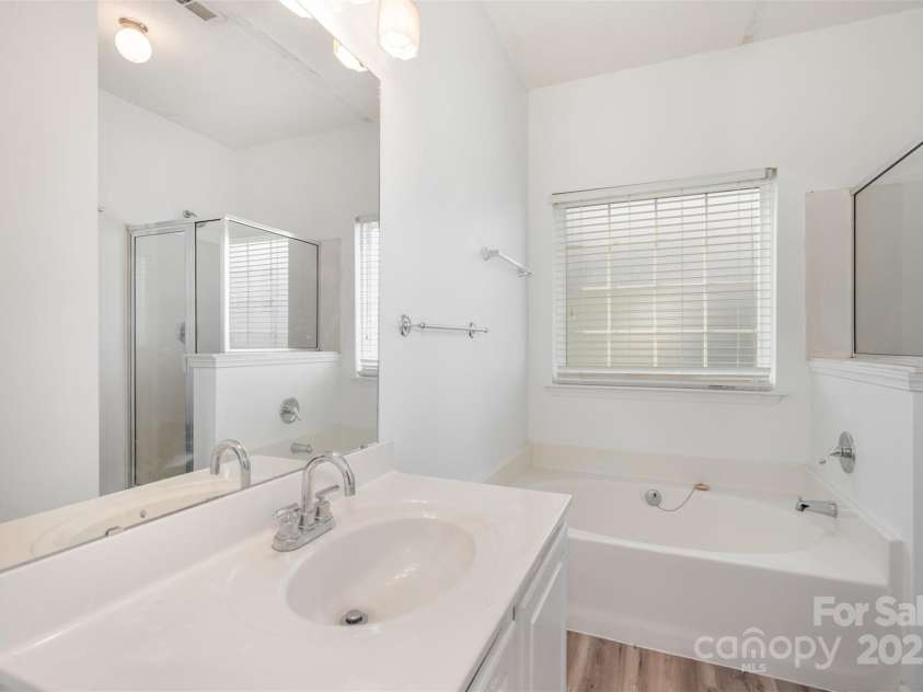 6212 Derryfield Drive, Charlotte, NC 28213.  MLS# CAR4316143, YatesRealty ID 21950. 