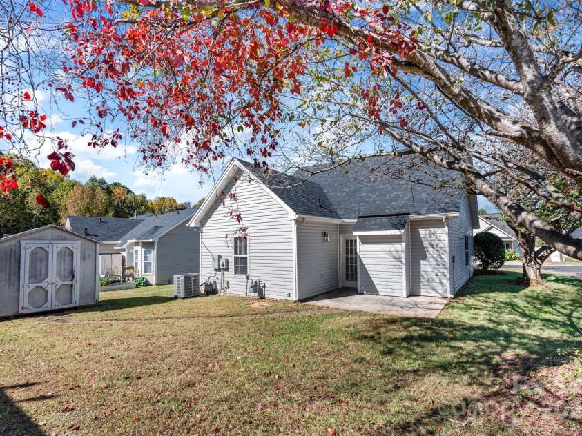 6212 Derryfield Drive, Charlotte, NC 28213.  MLS# CAR4316143, YatesRealty ID 21950. 