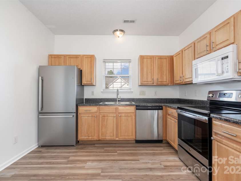 6212 Derryfield Drive, Charlotte, NC 28213.  MLS# CAR4316143, YatesRealty ID 21950. 