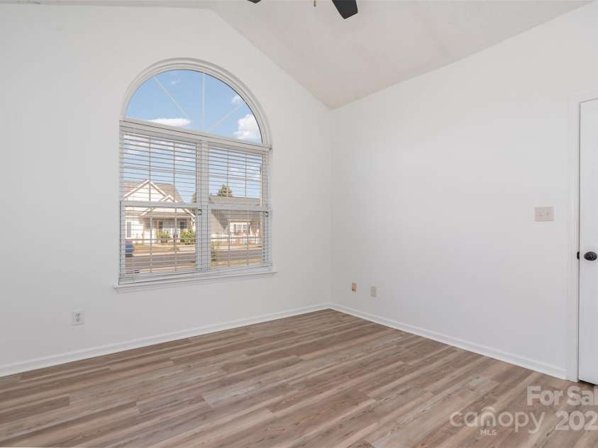 6212 Derryfield Drive, Charlotte, NC 28213.  MLS# CAR4316143, YatesRealty ID 21950. 