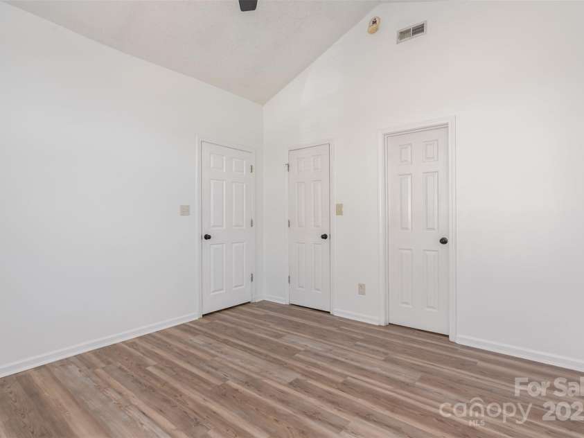 6212 Derryfield Drive, Charlotte, NC 28213.  MLS# CAR4316143, YatesRealty ID 21950. 