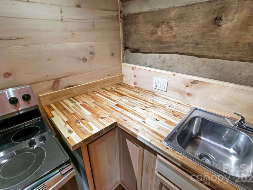 2967 Roby Martin Road, Lenoir, NC 28645.  MLS# CAR4328252, YatesRealty ID 21951. 