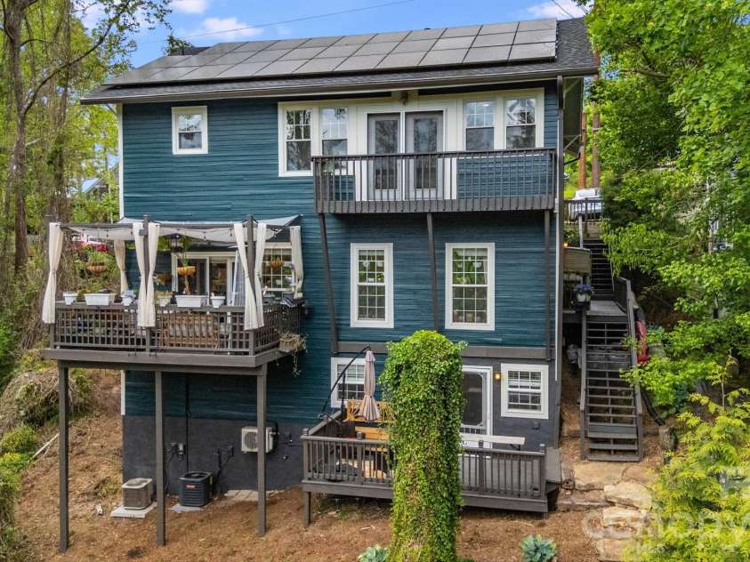 107 Courtland Avenue, Asheville, NC 28801.  MLS# CAR4376607, YatesRealty ID 21952. 