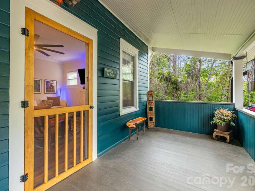 107 Courtland Avenue, Asheville, NC 28801.  MLS# CAR4376607, YatesRealty ID 21952. 