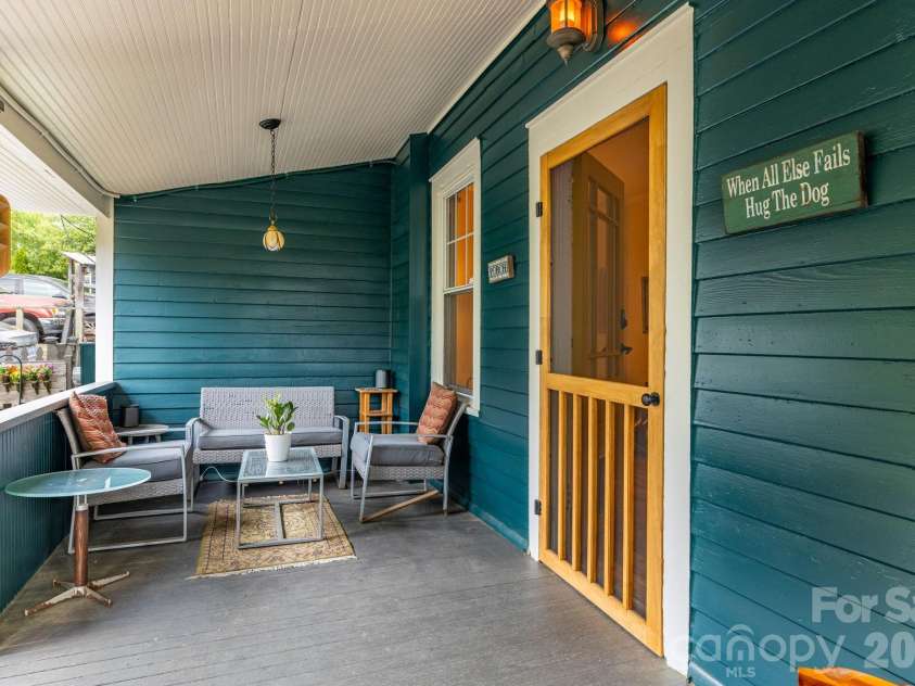 107 Courtland Avenue, Asheville, NC 28801.  MLS# CAR4376607, YatesRealty ID 21952. 