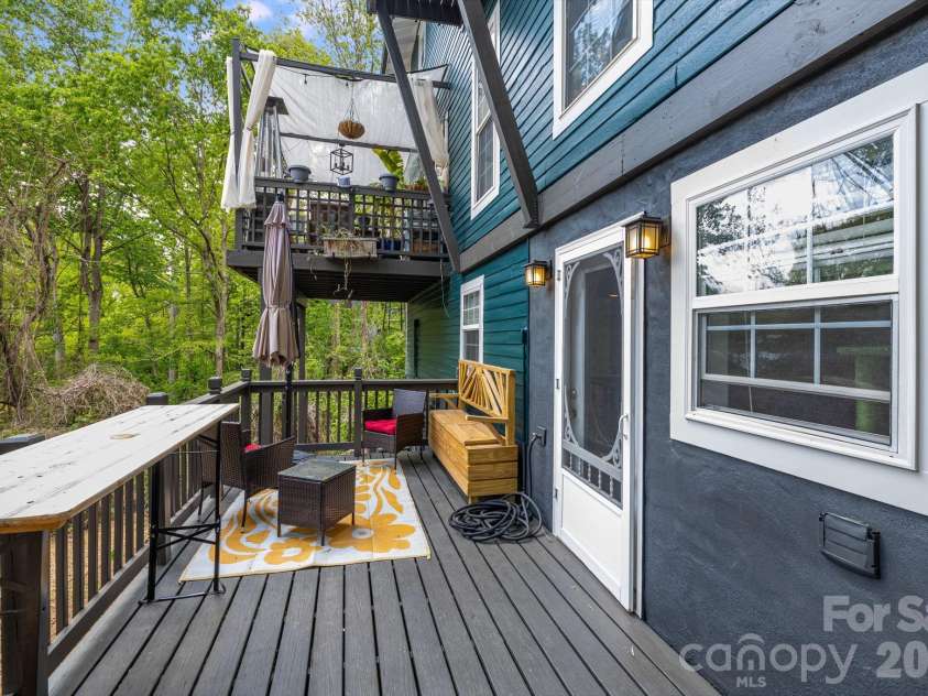 107 Courtland Avenue, Asheville, NC 28801.  MLS# CAR4376607, YatesRealty ID 21952. Bottom unit balcony 