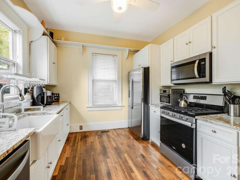 107 Courtland Avenue, Asheville, NC 28801.  MLS# CAR4376607, YatesRealty ID 21952. Main level kitchen