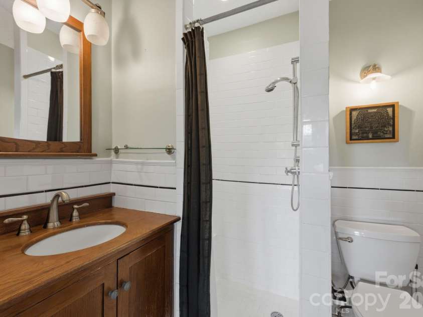 107 Courtland Avenue, Asheville, NC 28801.  MLS# CAR4376607, YatesRealty ID 21952. Main level primary bathroom