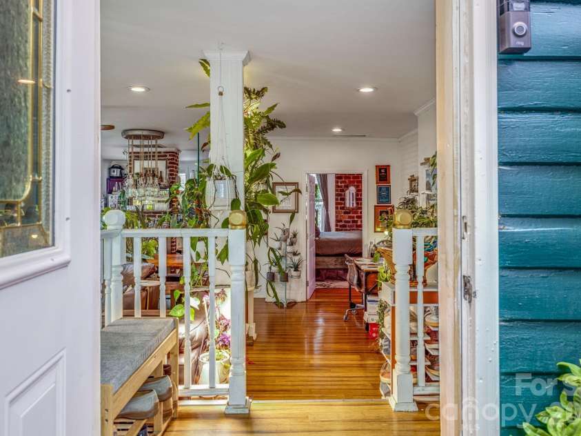 107 Courtland Avenue, Asheville, NC 28801.  MLS# CAR4376607, YatesRealty ID 21952. Middle unit entry