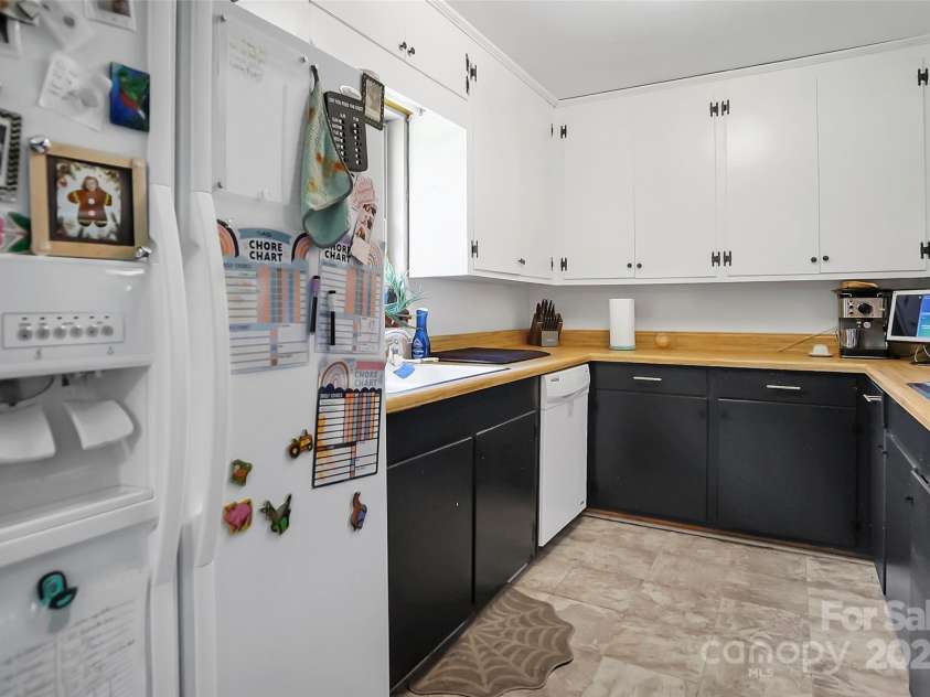 113 Academy Street, Mooresboro, NC 28114.  MLS# CAR4274281, YatesRealty ID 21952. 