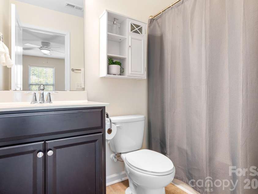 15403 Oleander Drive, Charlotte, NC 28278.  MLS# CAR4369948, YatesRealty ID 21953. BR 3 Attached Bath