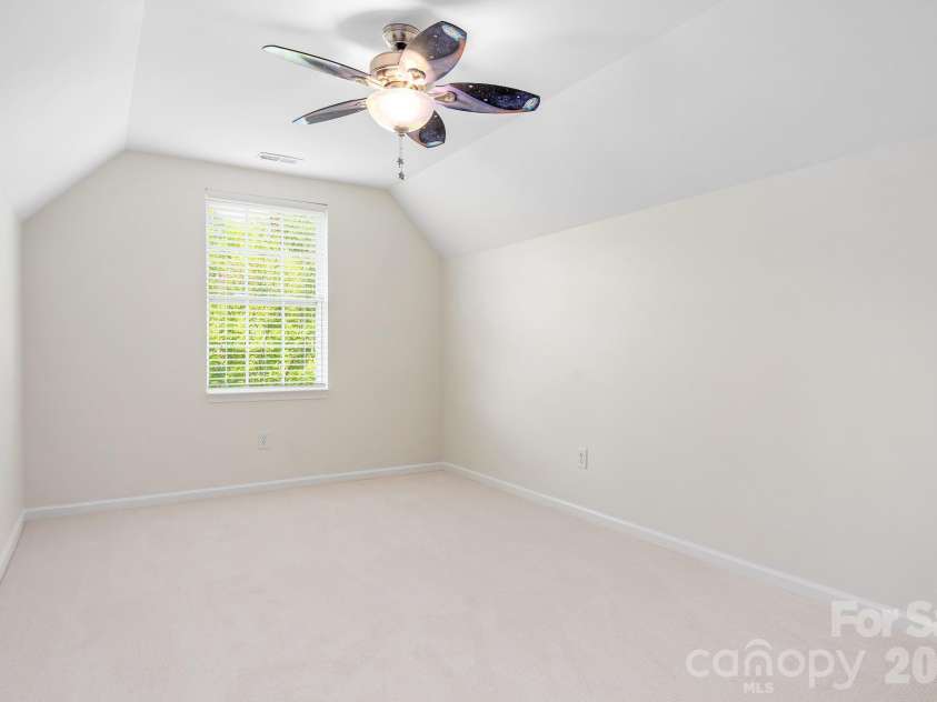 15403 Oleander Drive, Charlotte, NC 28278.  MLS# CAR4369948, YatesRealty ID 21953. BR 5/Bonus (Upper)
