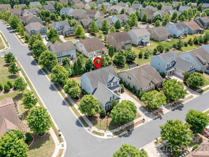 15403 Oleander Drive, Charlotte, NC 28278.  MLS# CAR4369948, YatesRealty ID 21953. Corner Lot