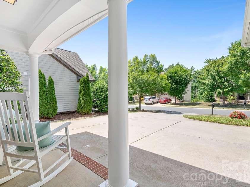 15403 Oleander Drive, Charlotte, NC 28278.  MLS# CAR4369948, YatesRealty ID 21953. Covered Front Porch