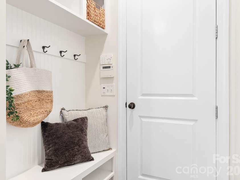 15403 Oleander Drive, Charlotte, NC 28278.  MLS# CAR4369948, YatesRealty ID 21953. Drop Zone