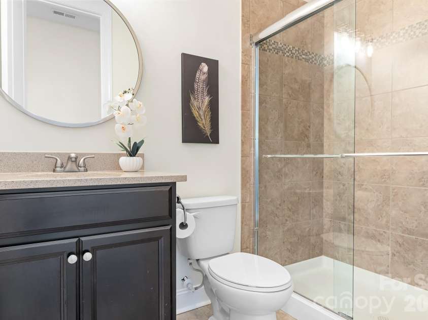 15403 Oleander Drive, Charlotte, NC 28278.  MLS# CAR4369948, YatesRealty ID 21953. Full Bath (Main)