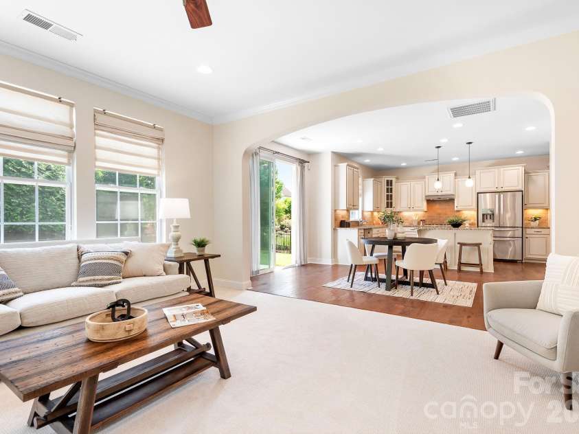 15403 Oleander Drive, Charlotte, NC 28278.  MLS# CAR4369948, YatesRealty ID 21953. Open Concept Living Area