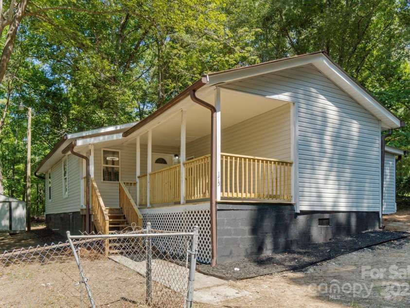 175 Uphill Drive, Lexington, NC 27295.  MLS# CAR4274850, YatesRealty ID 21956. 