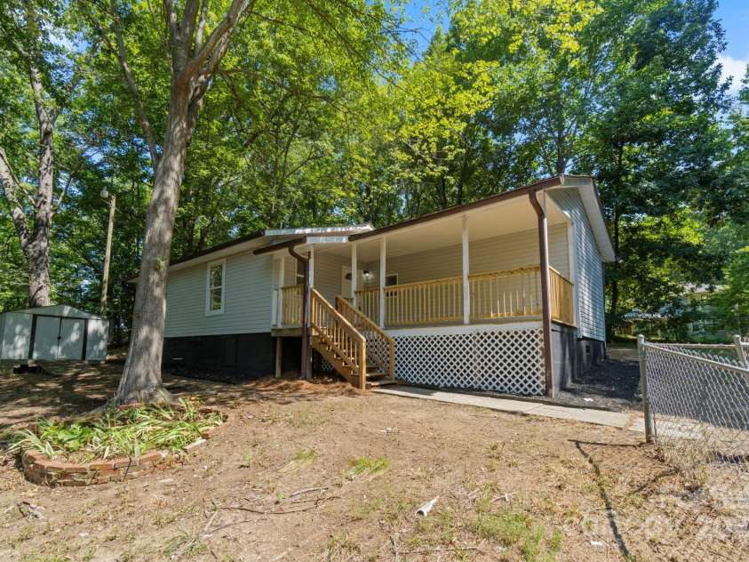 175 Uphill Drive, Lexington, NC 27295.  MLS# CAR4274850, YatesRealty ID 21956. 
