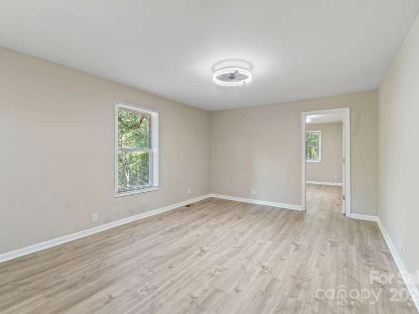 175 Uphill Drive, Lexington, NC 27295.  MLS# CAR4274850, YatesRealty ID 21956. 