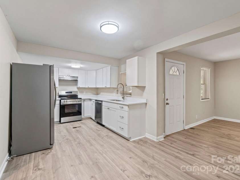 175 Uphill Drive, Lexington, NC 27295.  MLS# CAR4274850, YatesRealty ID 21956. 