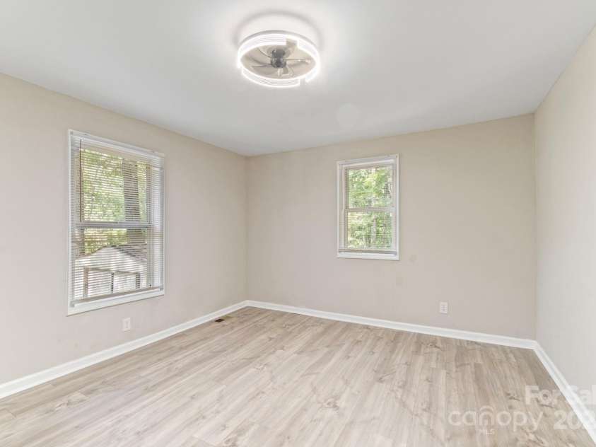 175 Uphill Drive, Lexington, NC 27295.  MLS# CAR4274850, YatesRealty ID 21956. 