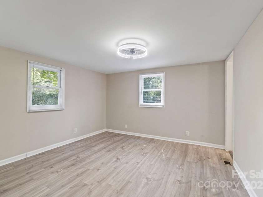 175 Uphill Drive, Lexington, NC 27295.  MLS# CAR4274850, YatesRealty ID 21956. 