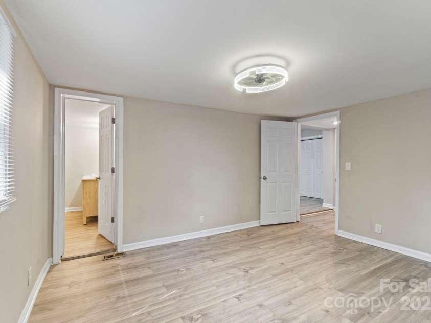 175 Uphill Drive, Lexington, NC 27295.  MLS# CAR4274850, YatesRealty ID 21956. 