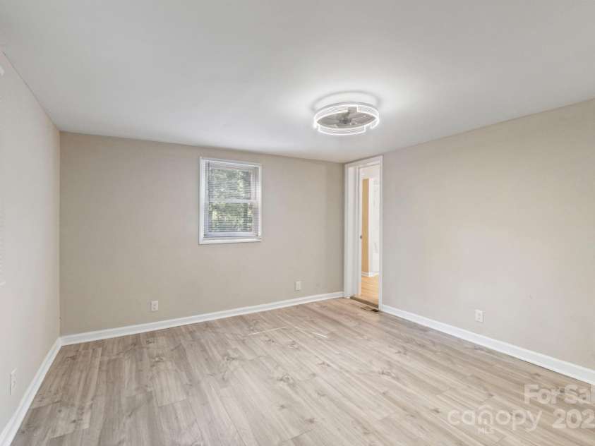 175 Uphill Drive, Lexington, NC 27295.  MLS# CAR4274850, YatesRealty ID 21956. 