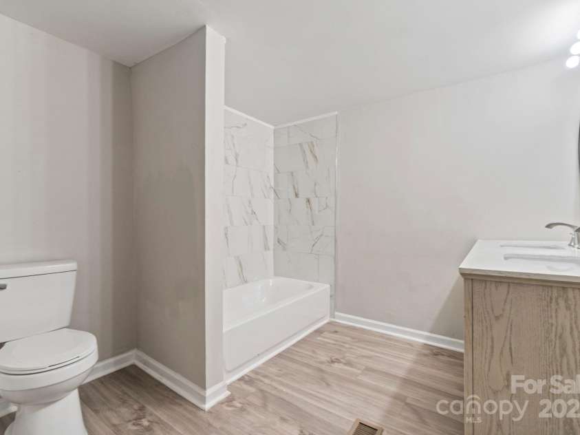 175 Uphill Drive, Lexington, NC 27295.  MLS# CAR4274850, YatesRealty ID 21956. 