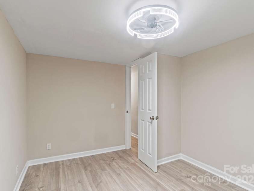 175 Uphill Drive, Lexington, NC 27295.  MLS# CAR4274850, YatesRealty ID 21956. 