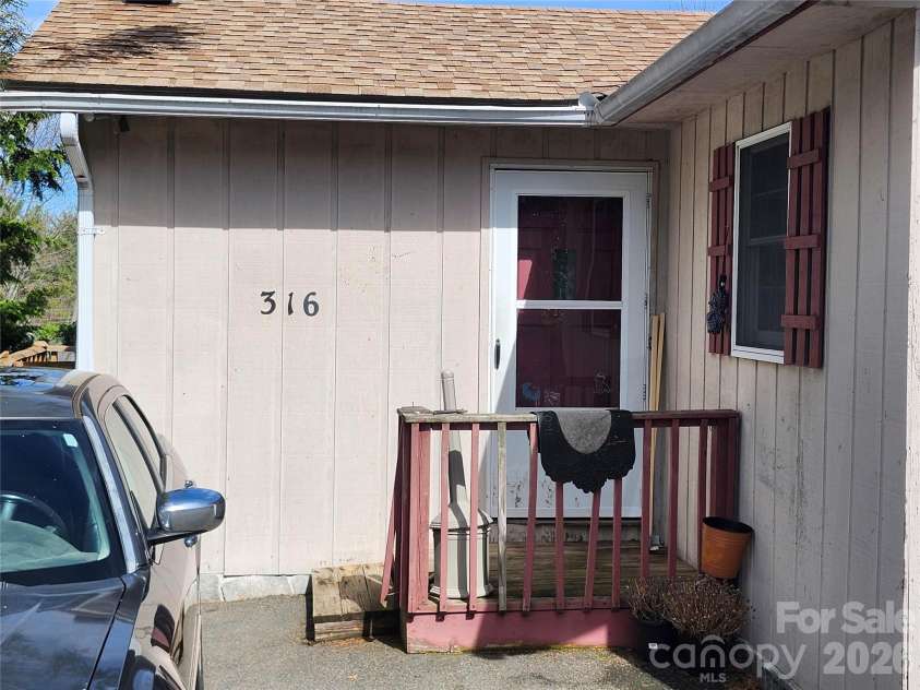 316 Snowshoe Loop, Newland, NC 28657.  MLS# CAR4378160, YatesRealty ID 21957. 
