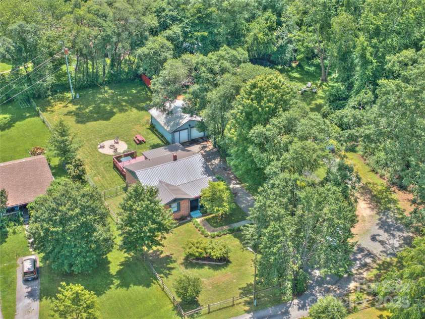 63 McDonald Road, Arden, NC 28704.  MLS# CAR4267669, YatesRealty ID 21957. 