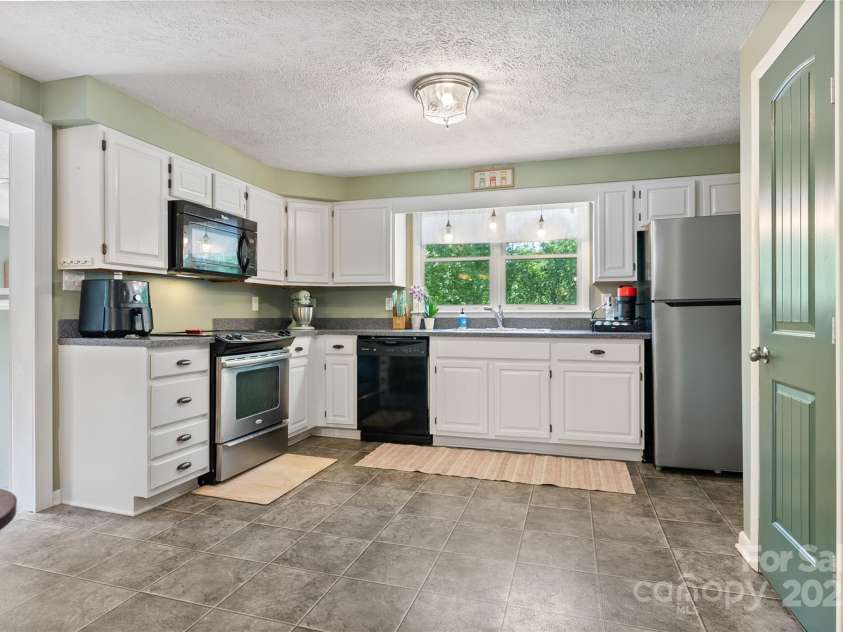 63 McDonald Road, Arden, NC 28704.  MLS# CAR4267669, YatesRealty ID 21957. 