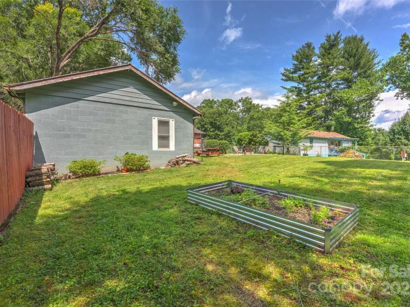 63 McDonald Road, Arden, NC 28704.  MLS# CAR4267669, YatesRealty ID 21957. 