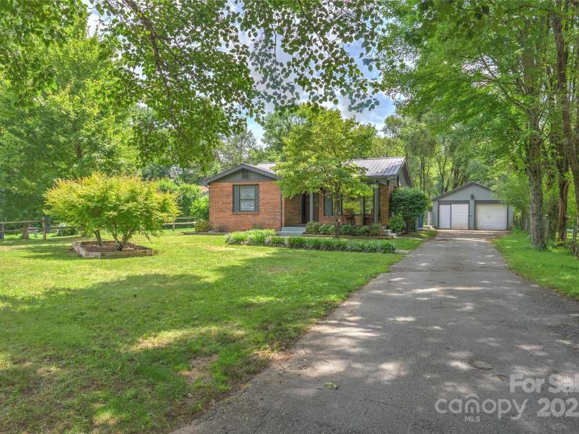 63 McDonald Road, Arden, NC 28704.  MLS# CAR4267669, YatesRealty ID 21957. 