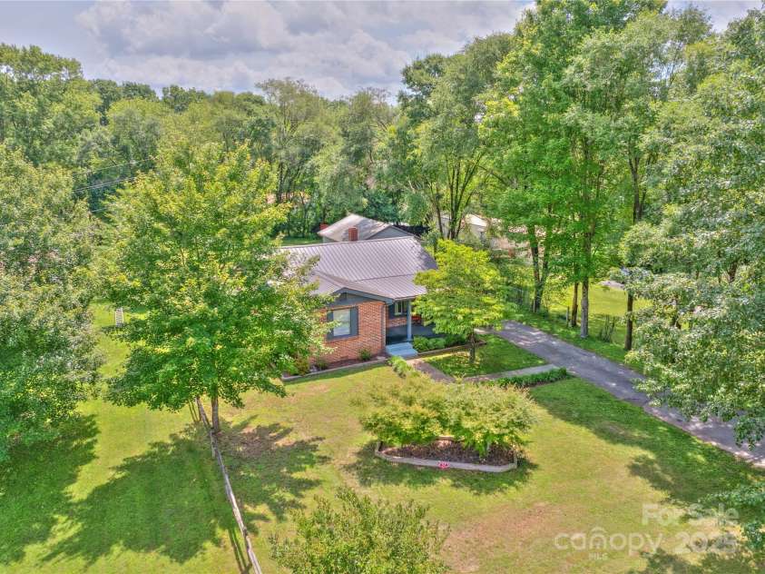 63 McDonald Road, Arden, NC 28704.  MLS# CAR4267669, YatesRealty ID 21957. 