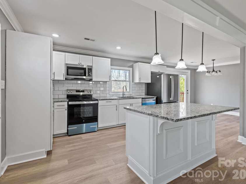 1722 Hartford Drive, Gastonia, NC 28052.  MLS# CAR4355562, YatesRealty ID 21958. 