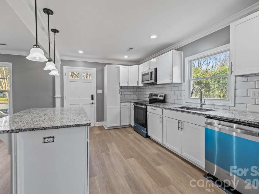 1722 Hartford Drive, Gastonia, NC 28052.  MLS# CAR4355562, YatesRealty ID 21958. 