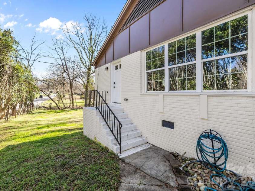 1722 Hartford Drive, Gastonia, NC 28052.  MLS# CAR4355562, YatesRealty ID 21958. 