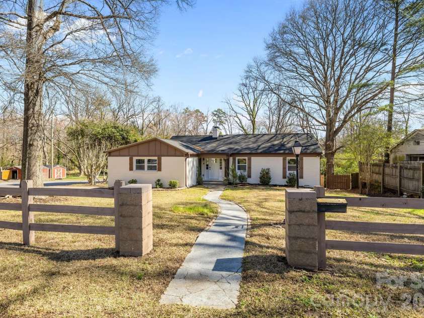 1722 Hartford Drive, Gastonia, NC 28052.  MLS# CAR4355562, YatesRealty ID 21958. 