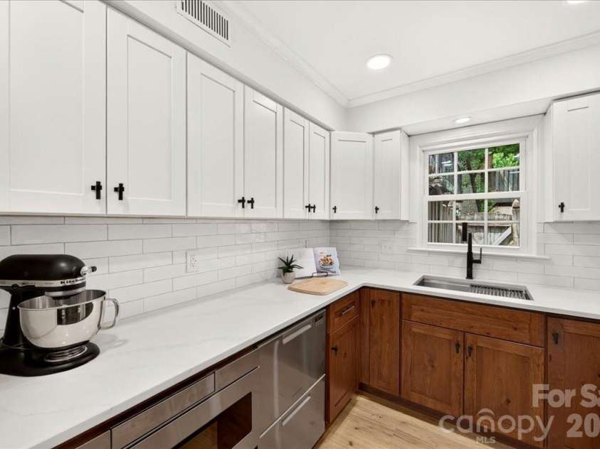 3500 Colony Road, Charlotte, NC 28211.  MLS# CAR4409416, YatesRealty ID 2196. 