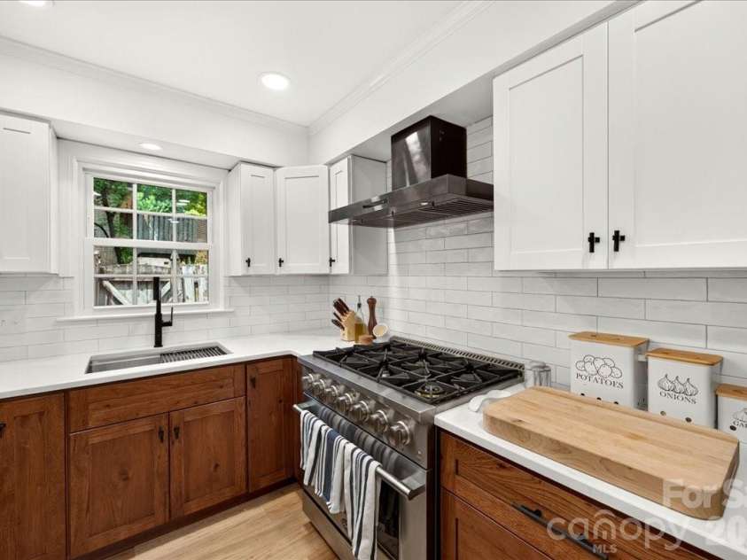 3500 Colony Road, Charlotte, NC 28211.  MLS# CAR4409416, YatesRealty ID 2196. 