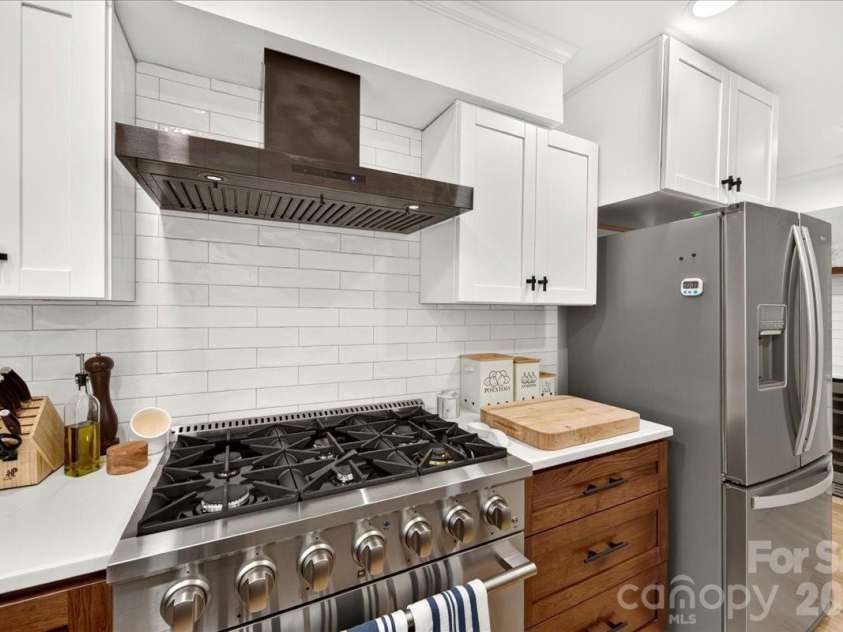 3500 Colony Road, Charlotte, NC 28211.  MLS# CAR4409416, YatesRealty ID 2196. 