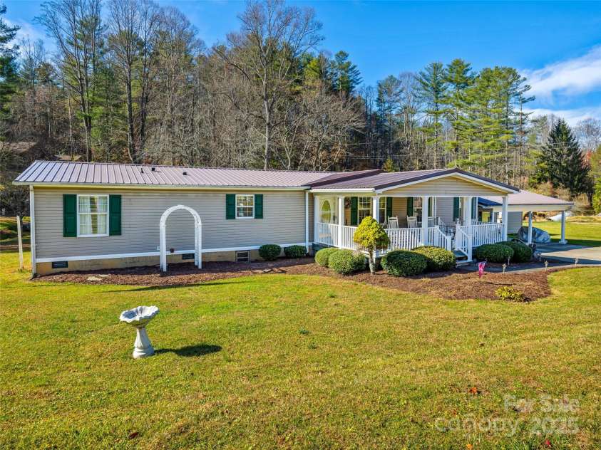 422 Battle Creek Road, Horse Shoe, NC 28742.  MLS# CAR4322878, YatesRealty ID 2196. 