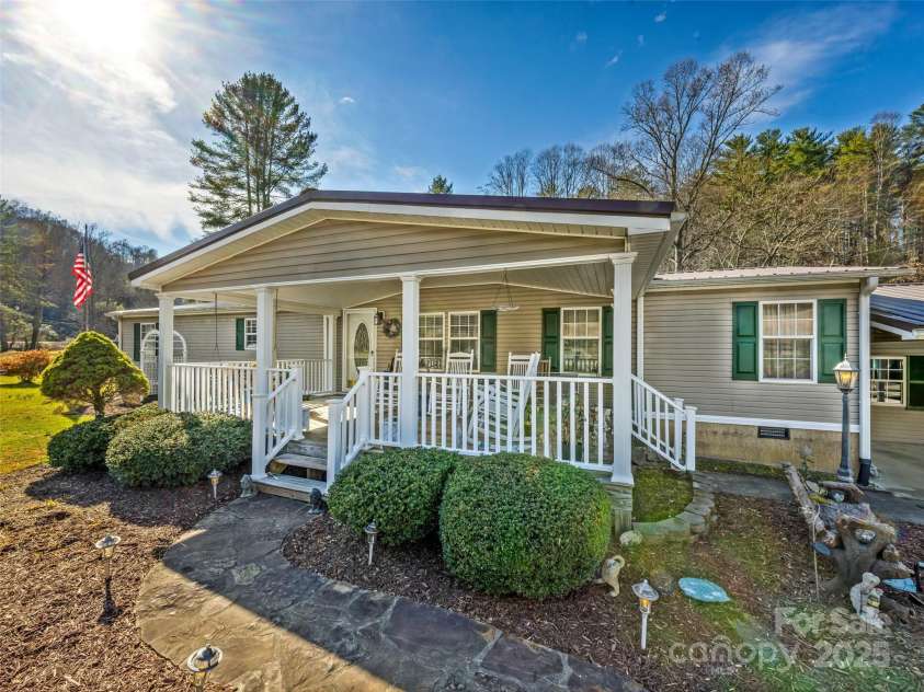 422 Battle Creek Road, Horse Shoe, NC 28742.  MLS# CAR4322878, YatesRealty ID 2196. 