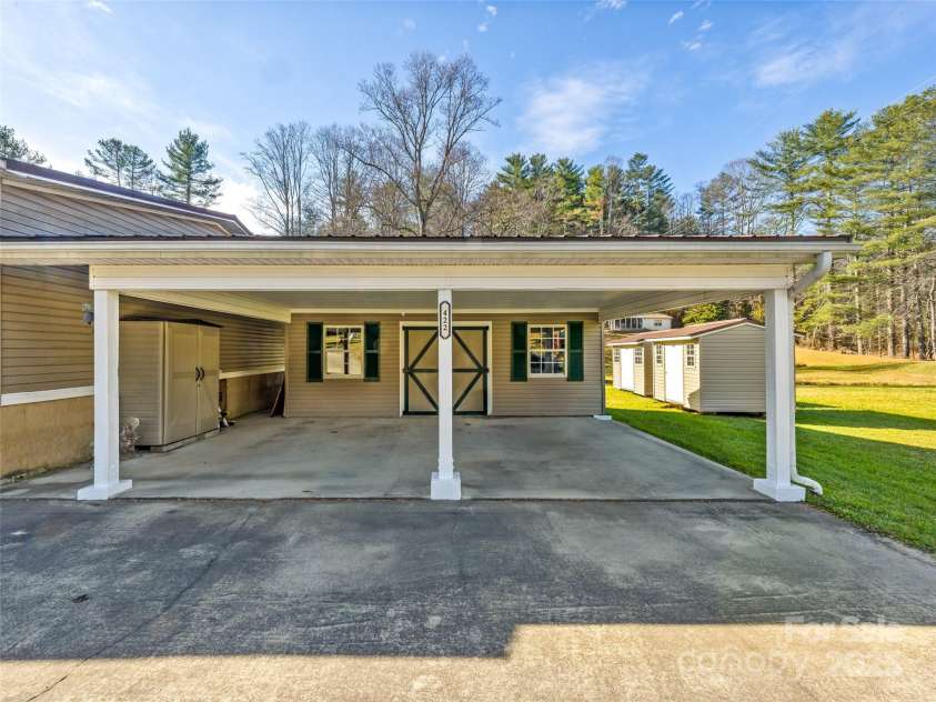 422 Battle Creek Road, Horse Shoe, NC 28742.  MLS# CAR4322878, YatesRealty ID 2196. 