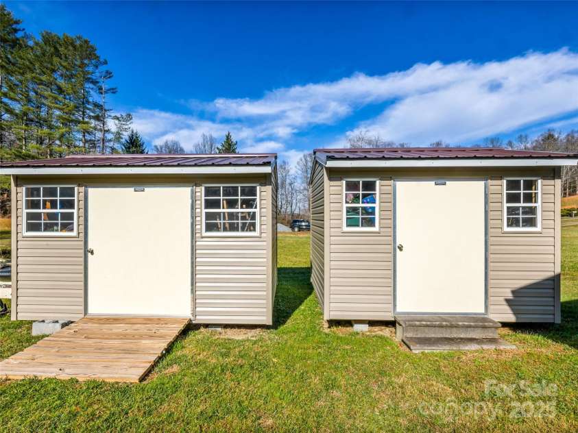 422 Battle Creek Road, Horse Shoe, NC 28742.  MLS# CAR4322878, YatesRealty ID 2196. 