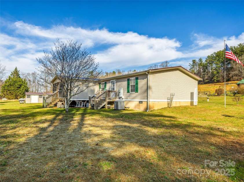 422 Battle Creek Road, Horse Shoe, NC 28742.  MLS# CAR4322878, YatesRealty ID 2196. 